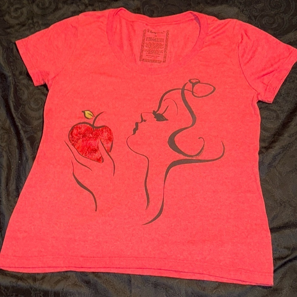 Snow White poison apple T-shirt